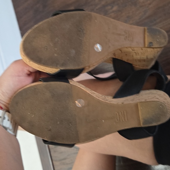 Elegant Black Wedge Sandals - Picture 6 of 6